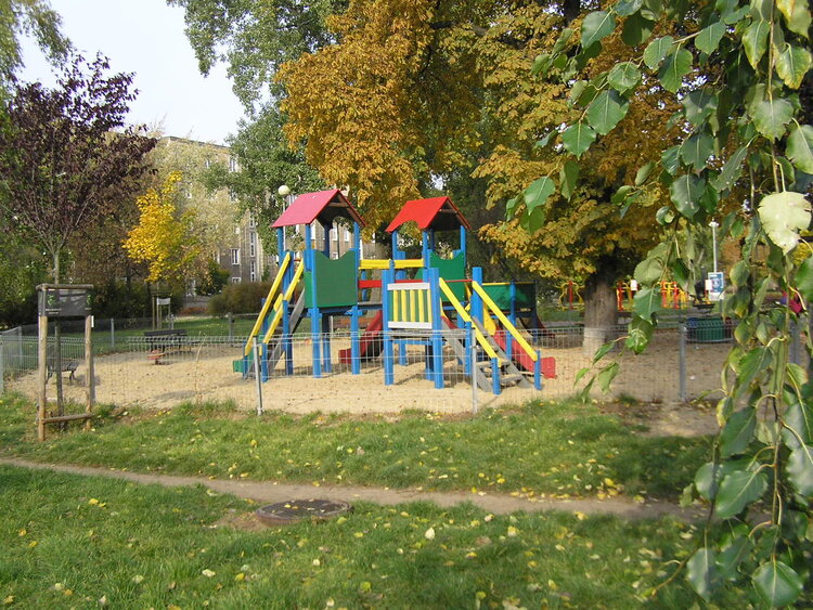 Plac zabaw na skwerze płk. Antoniego Żurowskiego