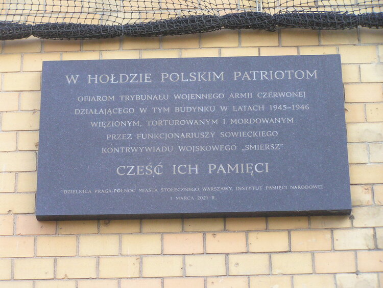 Tablica pamięci ofiar trybunału wojennego Armii Czerwonej