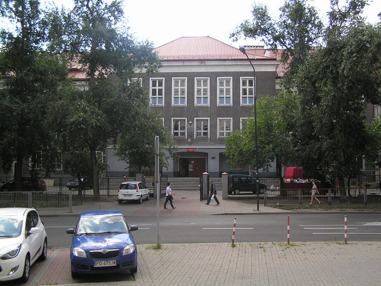 Białostocka 10/18 w&nbsp;Warszawie - szkoła nr 73