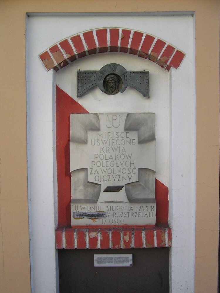 Tablica pamięci 17 cywilów zamordowanych przez Niemców