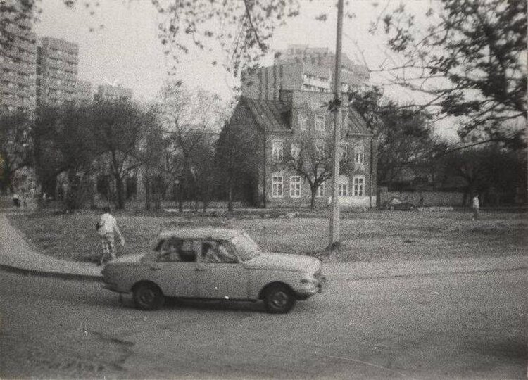 Czapelska 40 w&nbsp;latach 80. XX wieku, fot. Rafał Wodzicki