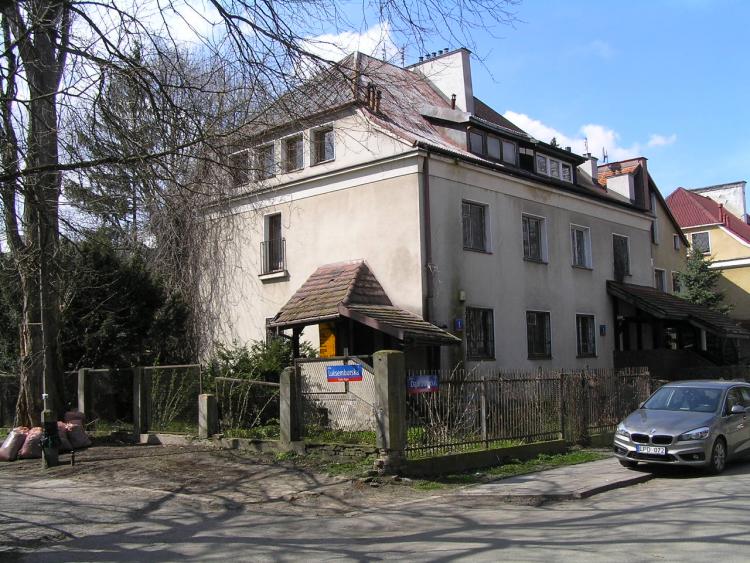 Dąbrowiecka 1 w&nbsp;Warszawie