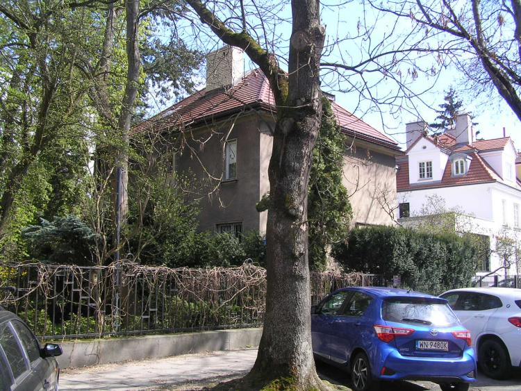 Dąbrowiecka 28A na Saskiej Kępie