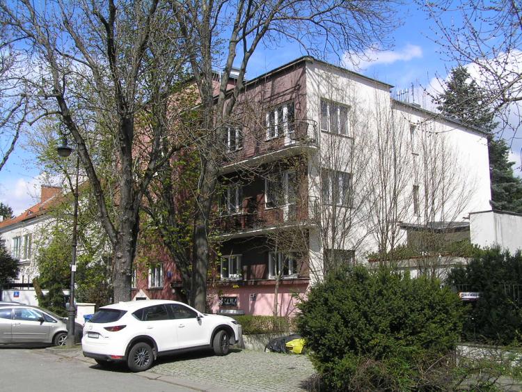 Dąbrowiecka 8 w&nbsp;Warszawie