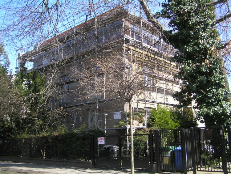 Dąbrówki 10 w&nbsp;Warszawie