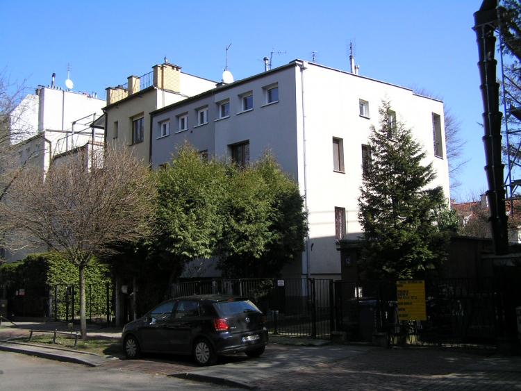 Dąbrówki 12 w&nbsp;Warszawie