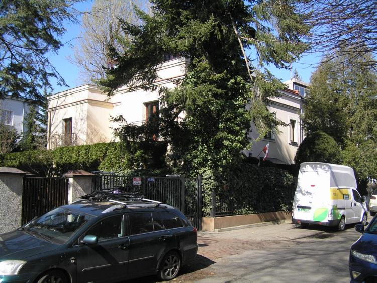 Dąbrówki 13 w&nbsp;Warszawie