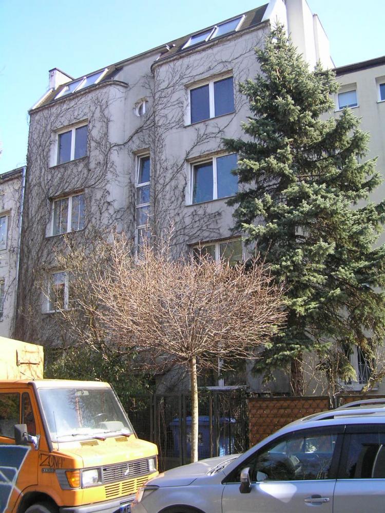 Dąbrówki 16 w&nbsp;Warszawie