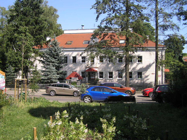 Dąbrówki 20 - Przedszkole nr 211