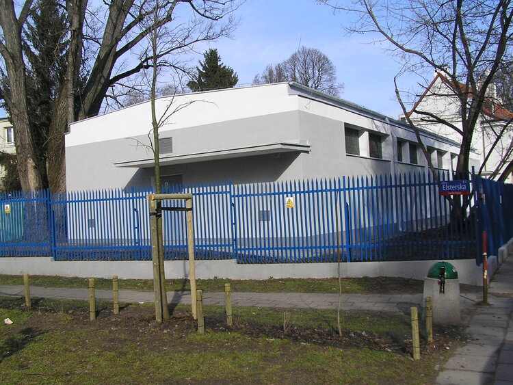 Dąbrówki 21 w&nbsp;Warszawie