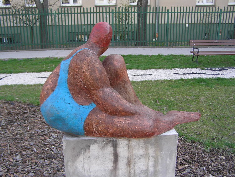 Rzeźba Pływaczka na Grenadierów w Warszawie
