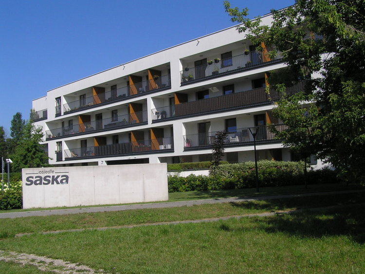 Ulica Jana Nowaka-Jeziorańskiego 42 w&nbsp;Warszawie