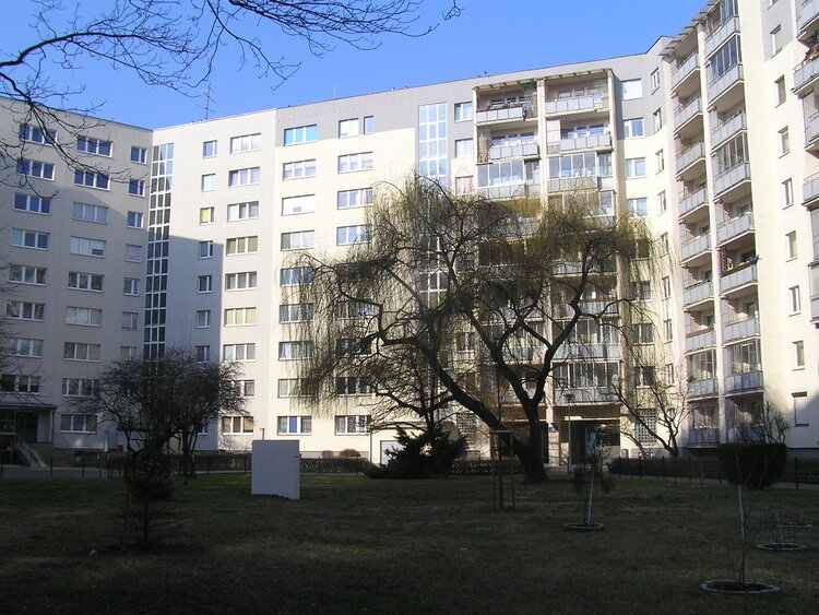 Bora-Komorowskiego 10 w&nbsp;Warszawie