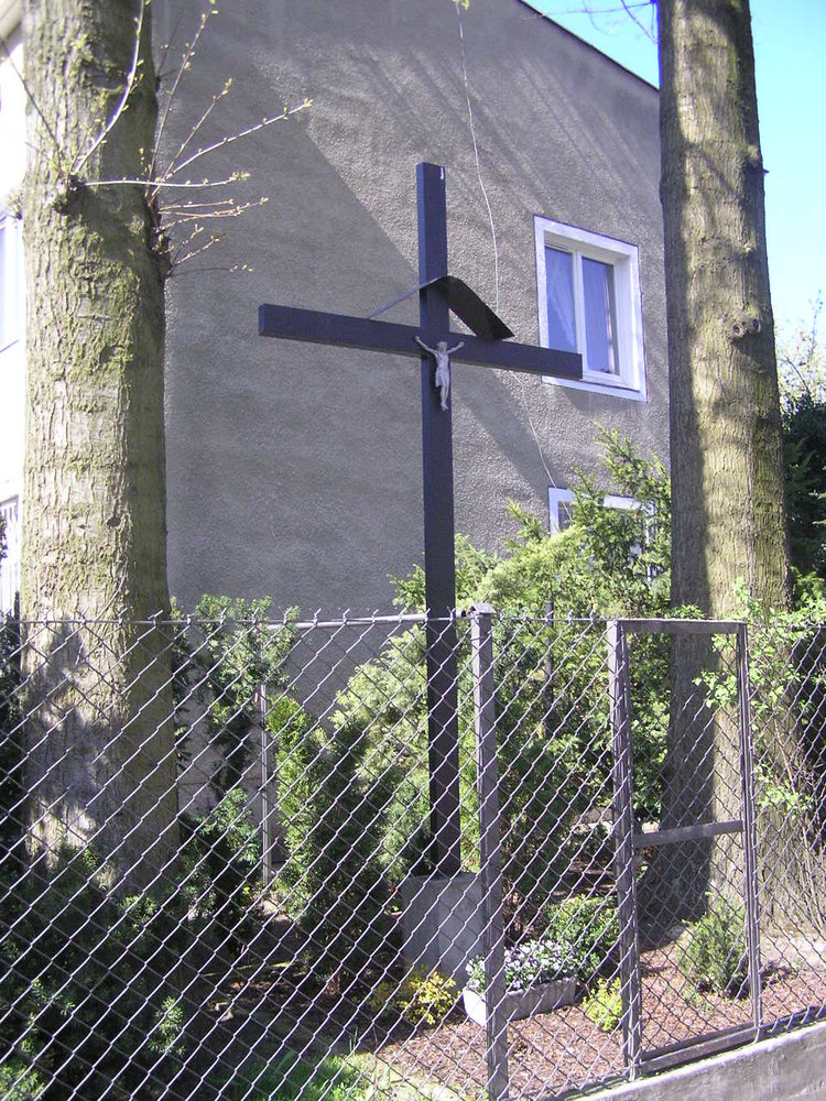 Krzyż przy Kutnowskiej 30