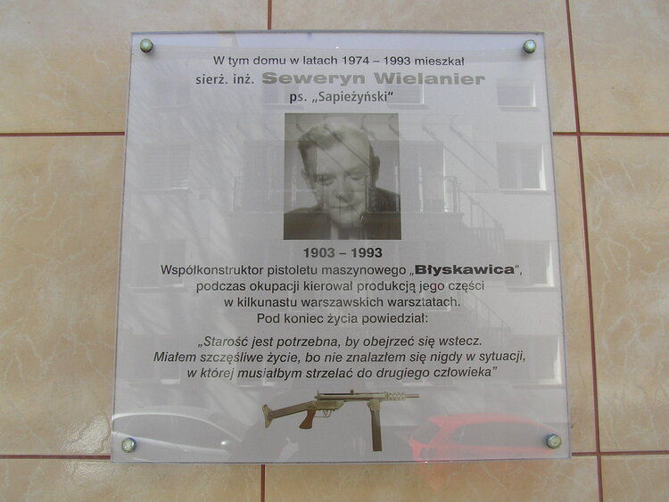 Tablica pamięci Wielanier - Londyńska 9