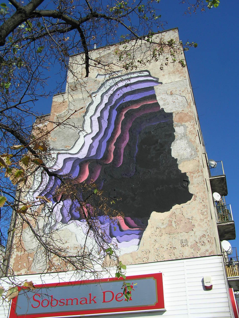 Mural Dziura w całym przy Mackiewicza 1