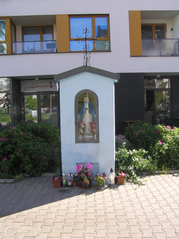 Kapliczka przy Międzyborskiej 10A