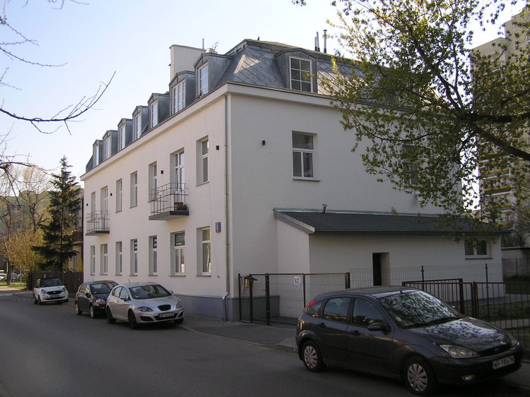 Mlądzka 8 w&nbsp;Warszawie