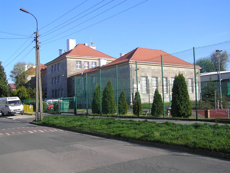 Naddnieprzańska 2/4 XXIII Liceum w&nbsp;Warszawie