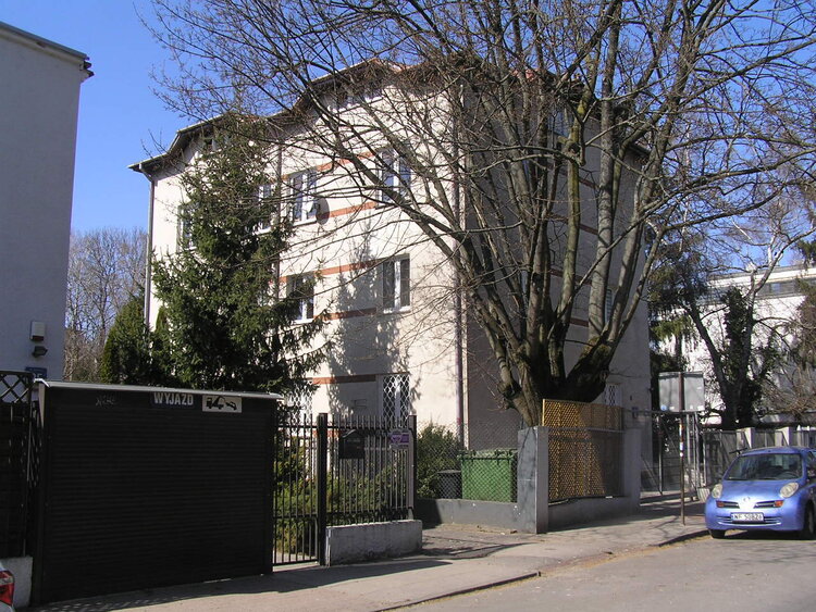 Niekłańska 27 w&nbsp;Warszawie