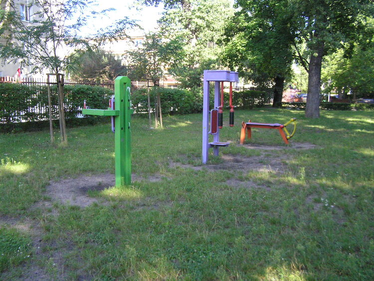 Siłownia plenerowa na skwerze Berek w&nbsp;Warszawie