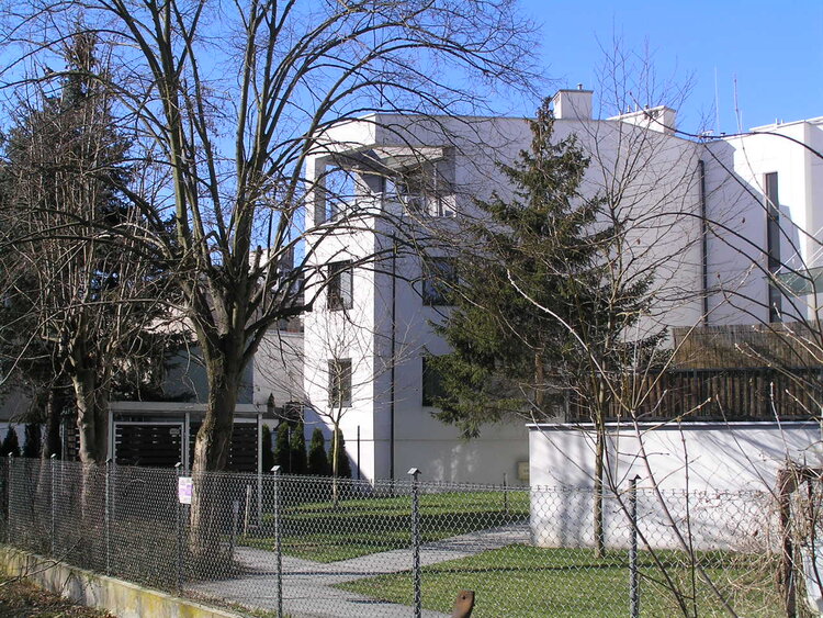 Rożnowska 11 w&nbsp;Warszawie