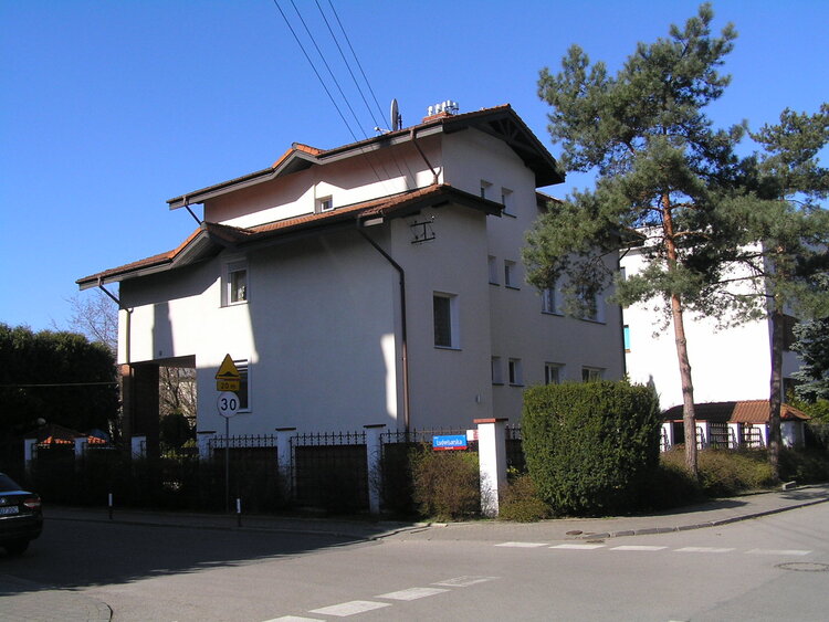 Rożnowska 5 w&nbsp;Warszawie