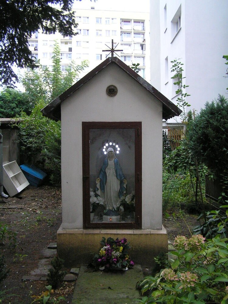 Kapliczka przy Tarchomińskiej 6 w&nbsp;Warszawie