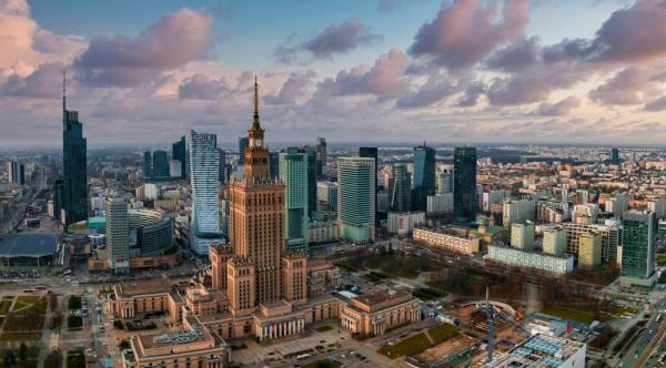 Modernizacja wnętrz na Pradze. Jak połączyć duszę starej kamienicy z komfortem XXI wieku?