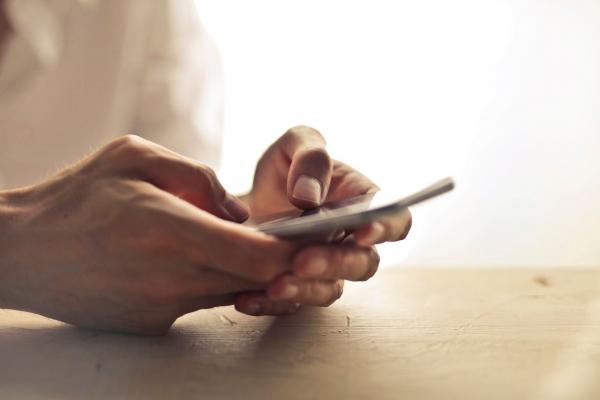 Jak kupować bilety komunikacji miejskiej przez internet i aplikacje mobilne?