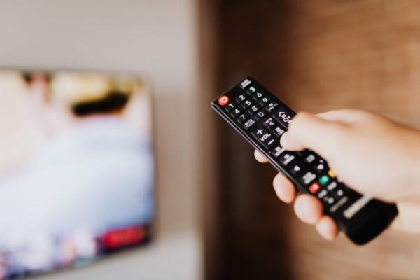Smart TV wcale nie taki smart? Jak poradzić sobie, gdy aplikacje przestają działać na starszym telewizorze