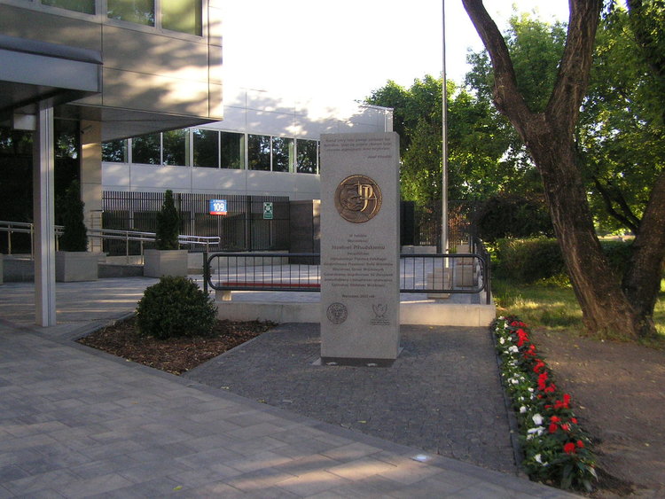 Tablica Marszałka Piłsudskiego przy Ostrobramskiej