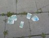 Na Gocławiu przechodnie zbierali pieniądze z chodnika