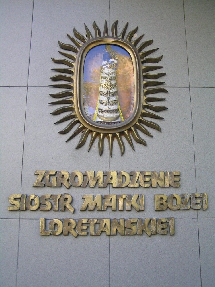 Kapliczka wnękowa przy Kłopotowskiego 18 na Pradze