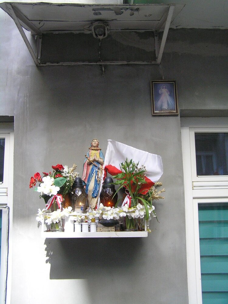 Kapliczka przy Targowej 63 na Pradze