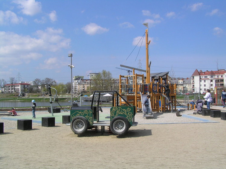 Plac zabaw w&nbsp;Parku Nad Balatonem