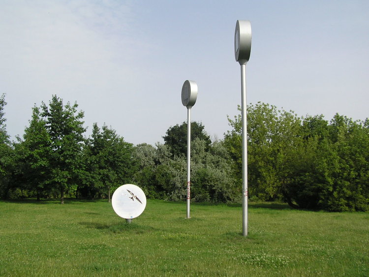 Wieża dla jeżyków na Kamionkowskich Błoniach Elekcyjnych w&nbsp;Warszawie