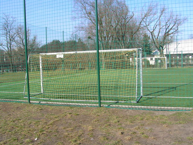 Boisko w&nbsp;OPP1 Jordanek w&nbsp;parku Leśnika