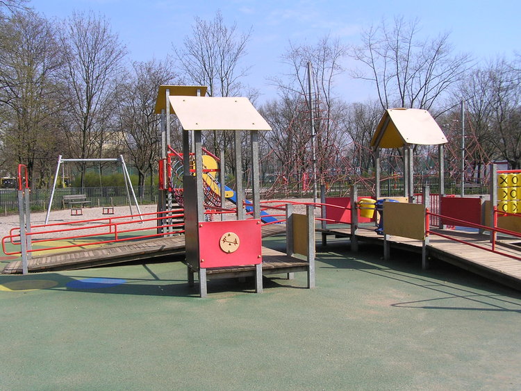 Plac zabaw w&nbsp;parku Polińskiego na Grochowie